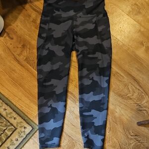 Old Navy Active Camo Pattern Leggings Size Small?